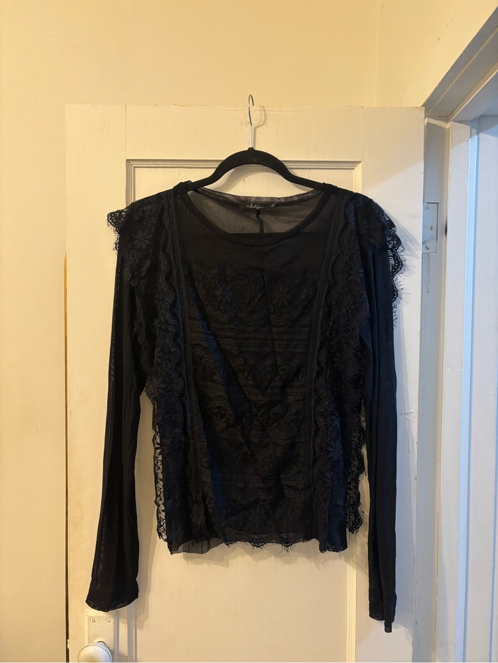 Buckle boutique Black Lace Long-Sleeve sheer Blouse